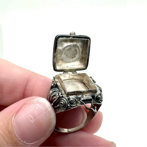 925 Silver Secret Compartment Ring - Picture 4 of 5